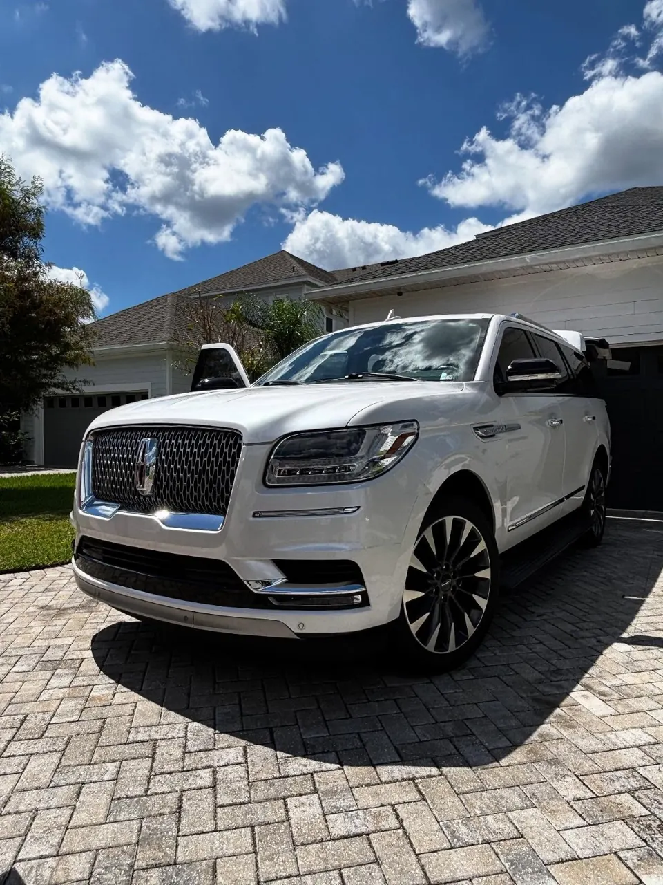 White Lincoln Navigator after a deep interior and exterior detail